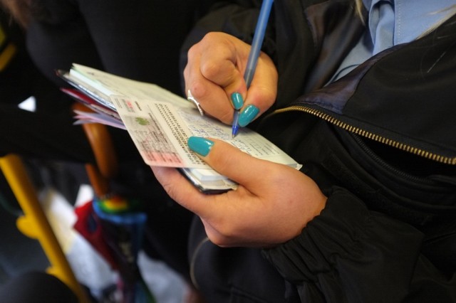 Kontrola biletów: Kontrolerzy biletów KZK GOP starają się być uprzejmi