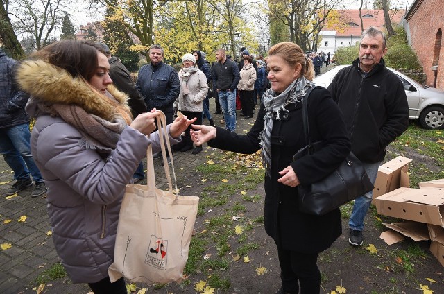 W sobotę Czytelnicy mogli odebrać gęsinę przed Muzeum Etnograficznym w Toruniu.