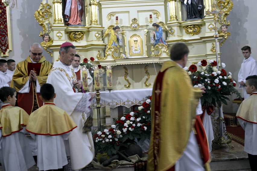 Staszkówka. Uroczyście świętowano rocznice niepodległości. W kościele odsłonięto okolicznościową tablicę