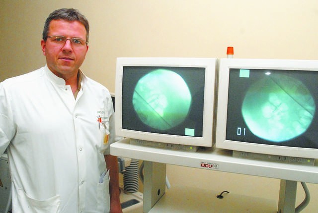 Dr Sławomir Listopadzki, urolog przy pracy