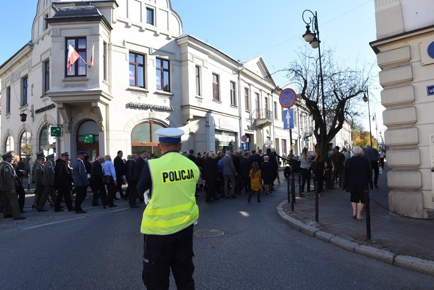 Nowy Sącz. Tłumy sądeczan na powtórnym pochówku gen. Bronisława Pierackiego