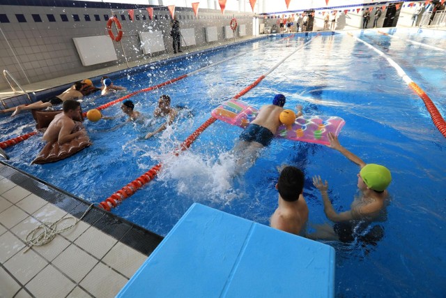 Remont najstarszego krytego basenu w Toruniu trwał półtora roku i pochłonął niemal 4,5 miliona złotych. Gruntownie zmodernizowana pływalnia została otwarta z wielką pompą w styczniu 2018 roku.