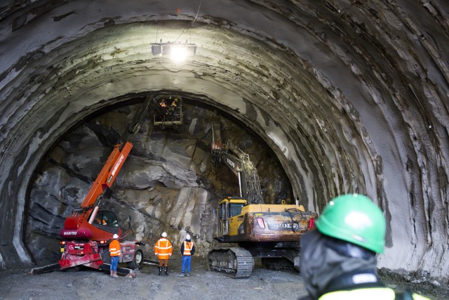 Tak powstaje dwukomorowy tunel Naprawa-Skomielna Biała