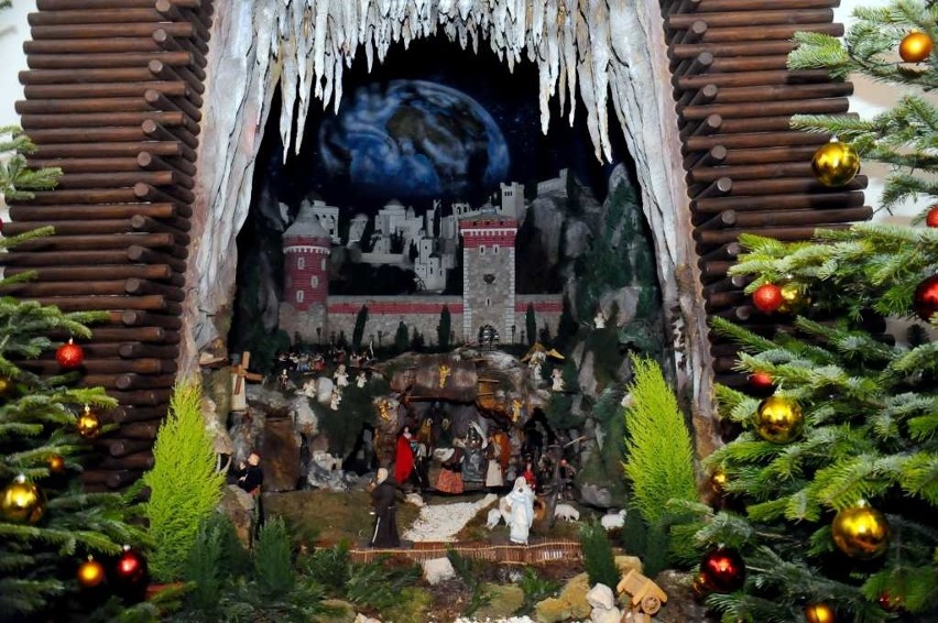Kolorowe szopki bożonarodzeniowe w krakowskich kościołach. Robią wrażenie na zwiedzających [ZDJĘCIA]