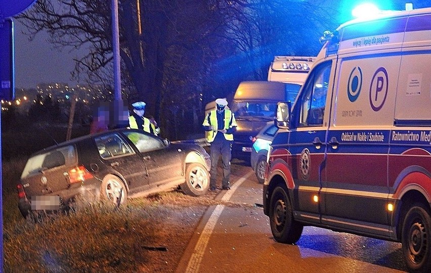 Na drodze wojewódzkiej 241 doszło do zderzenia dwóch aut