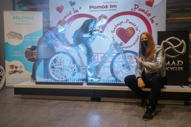 Specjalny rower Adama Zdanowicza dla Fundacji „Pomóż im” sprzedany! Anonimowy nabywca pomógł dzieciom (zdjęcia)