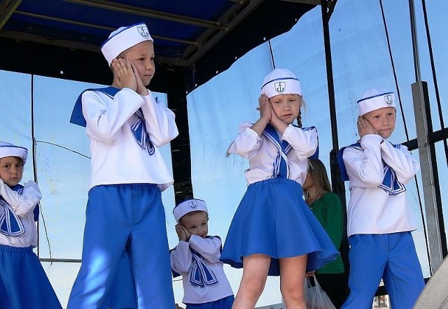 Na specjalnie przygotowanej scenie na płycie boiska przy Szkole Podstawowej nr 10 w Tarnobrzegu nie zabraknie artystycznych popisów dzieci i młodzieży.