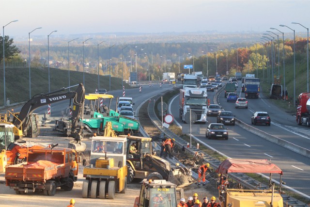 28102015 ruda slaska remont autostrada a4 miedzy wezlami ruda slaska wirek a chorzow batoryfot - arkadiusz gola /polskapresse