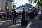 Z Sandomierza wyruszyła 19. Piesza Pielgrzymka do Sanktuarium Matki Boskiej Bolesnej w Sulisławicach. Zobaczcie nowe zdjęcia