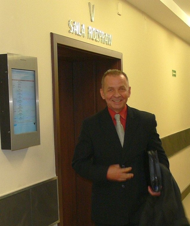 Zdzisław Kobierski z sądowej sali wyszedł uśmiechnięty, ale oskarżenie o zniesławienie z pewnością nie pomoże mu w kampanii wyborczej.