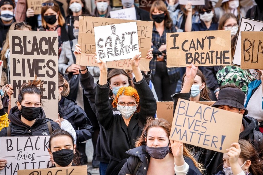 Black Lives Matter w Gdańsku. Na Długim Targu protestowali przeciwko rasizmowi [zdjęcia, wideo]