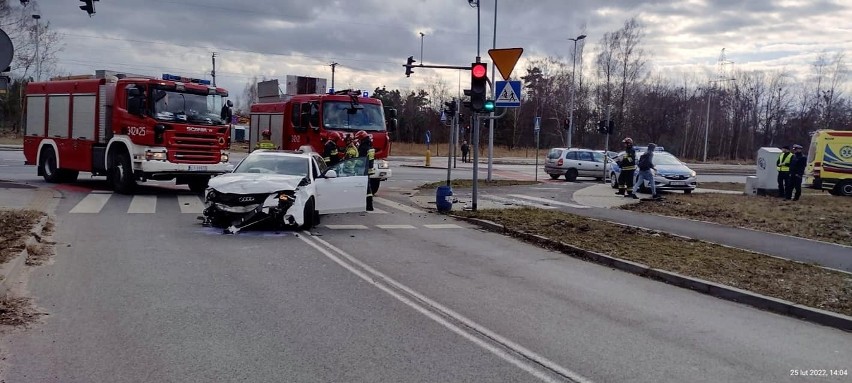 Zderzenie dwóch samochodów na Łódzkiej w Toruniu