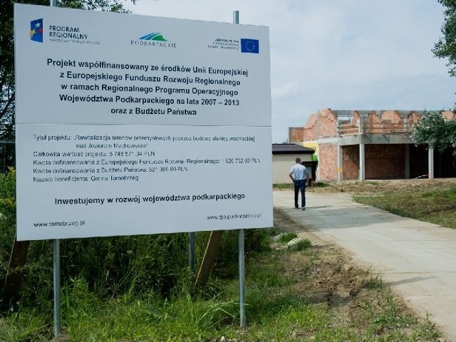 W Tarnobrzegu jednym ze sztandarowych projektów unijnych jest obecnie budowa stanicy żeglarskiej nad Jeziorem Tarnobrzeskim.