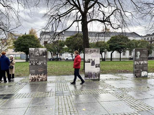 Wystawę plenerową „Zbrodnie (nie)osądzone. Rozliczenia z niemieckimi sprawcami zbrodni z okresu II wojny światowej”, przygotowaną przez Delegaturę Instytutu Pamięci Narodowej w Kielcach, można oglądać na placu Katedralnym w Łodzi do 12 grudnia.