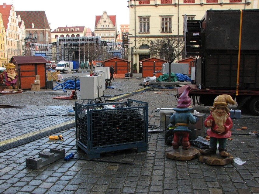 Wrocław: Koniec jarmarku bożonarodzeniowego na Rynku [ZDJĘCIA]