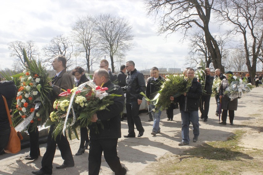 Kilkaset osób pożegnało kobietę, która zginęła w wypadku na Przybyszewskiego [ZDJĘCIA+FILM]