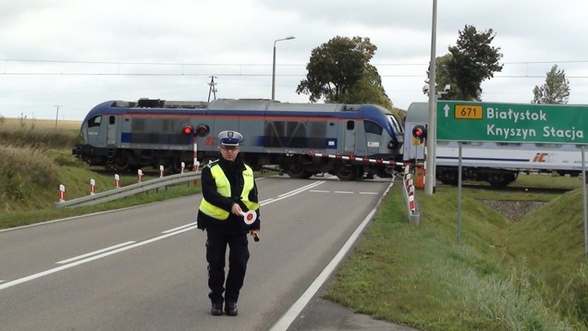 Podlaska policja kontrolowała przejazdy kolejowe i wystawiła...