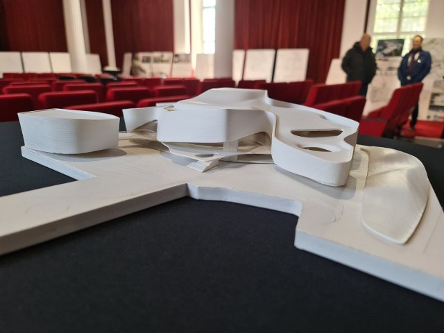 Wystawę prac nagrodzonych w konkursie na koncepcję architektoniczną Europejskiego Centrum Filmowego Camerimage można oglądać w siedzibie Fundacji Tumult przy Rynku Nowomiejskim w Toruniu. Ekspozycja czynna będzie do 6 listopada. Więcej informacji o zwycięskim projekcie i wystawie >> TUTAJ 