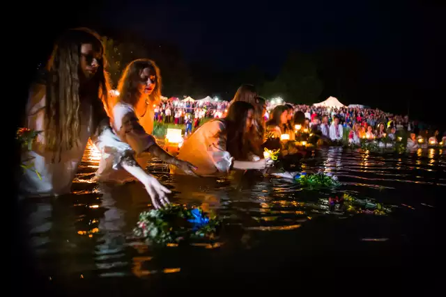 Festiwal zorganizowany przez Związek Ukraińców Podlasia jak zwykle przyciągnął tłumy nad zalew Bachmaty. Była piękna nastrojowa muzyka. I puszczanie wianków w wodzie. No i oczywiście ich wyławianie.