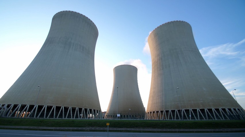 Okazuje się także, że elektrownie jądrowe emitują średnio 12...