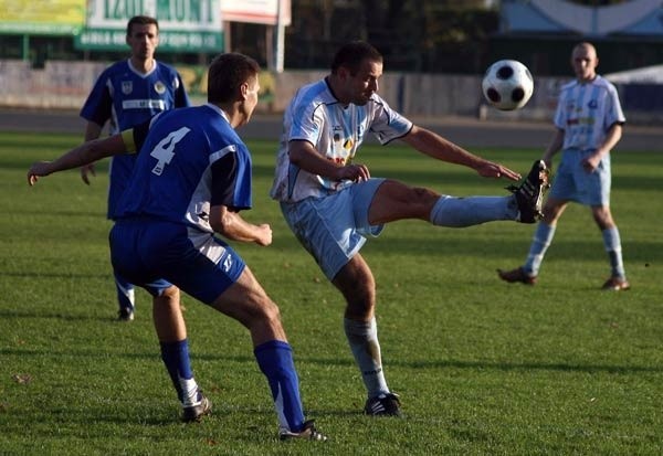 Stalowcy marzą o 3 punktach na inaugurację rundy. Nz. Ireneusz Gryboś, który jesienią strzelił dla naszej ekipy 10 goli. 