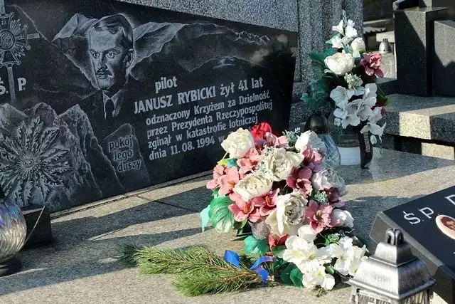 Dzielny pilot, Janusz Rybicki, został pochowany w rodzinnym Skarżysku - Kamiennej.