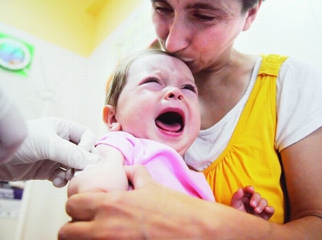 Mała Joasia przyszła wczoraj z mamą Agnieszką Krasowską na ostatnie, piąte szczepienie do jednej z poradni w Zielonej Górze.