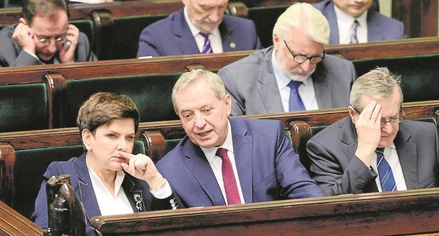 Posłowie przegłosowali wczoraj w Sejmie obniżenie wieku emerytalnego. Zgodnie z życzeniem prezydenta