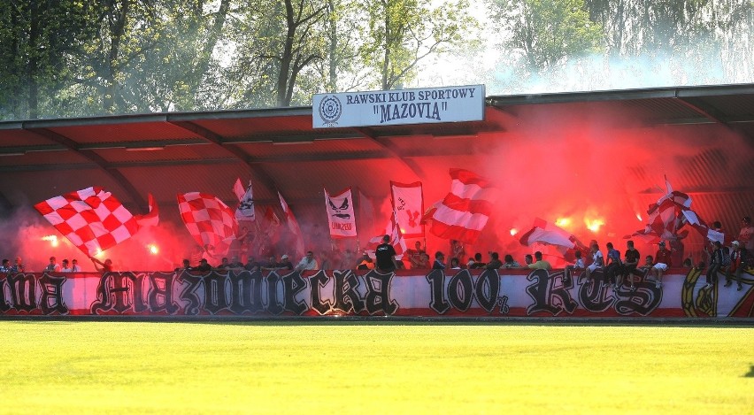 Piłkarzy Widzewa wspierała duża grupa fanów.