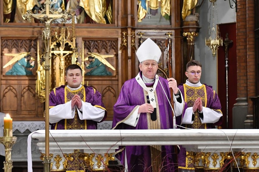 Homilię wygłosił abp Józef Guzdek