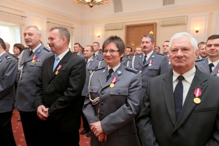 Prezydent i minister odznaczyli podlaskich policjantów za długoletnią służbę (zdjęcia)