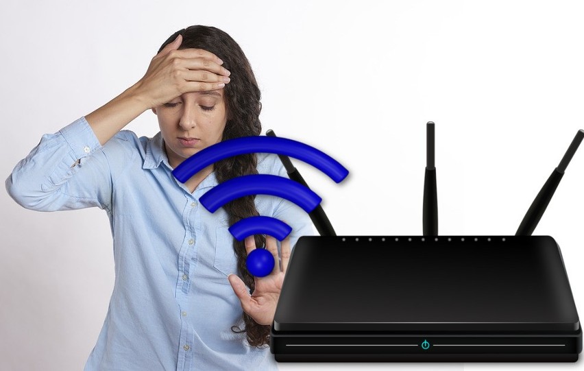 WiFi szkodzi zdrowiu i wywołuje raka? Internauci znowu się ostrzegają. Sprawdzamy, jak jest naprawdę