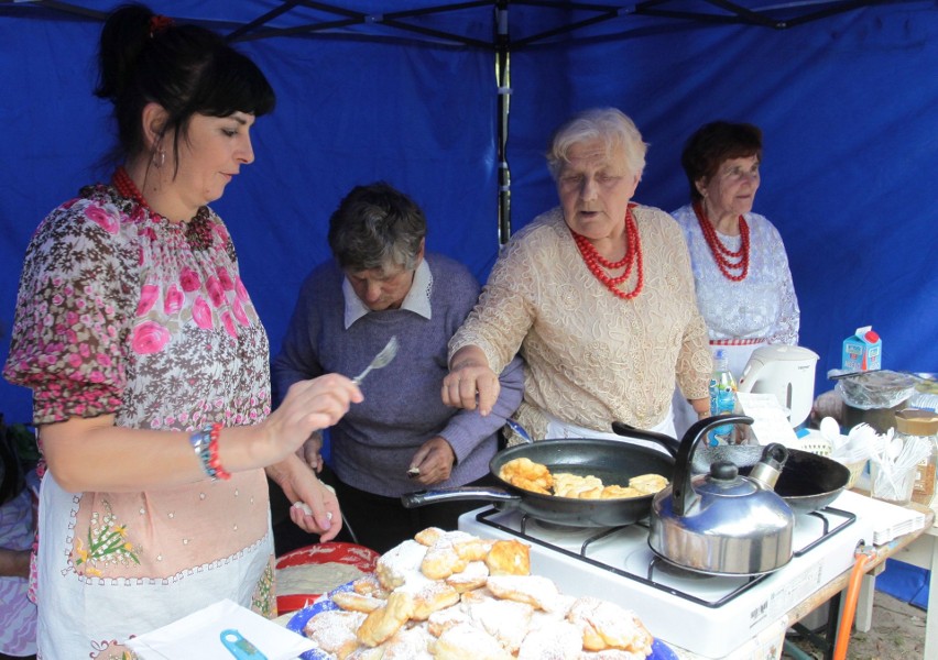 Tłumy smakoszy na Festiwalu Ziemniaka w Muzeum Wsi Radomskiej. Było wiele konkursów i pokazów [ZDJĘCIA]