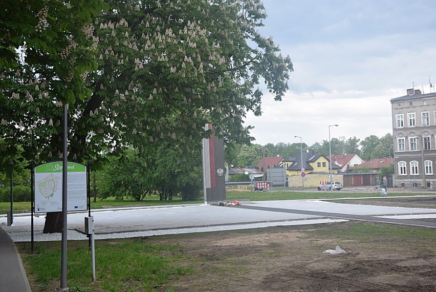 Stargard. Pomnik patriotyczny ukończony. Zamontują jeszcze ławki  