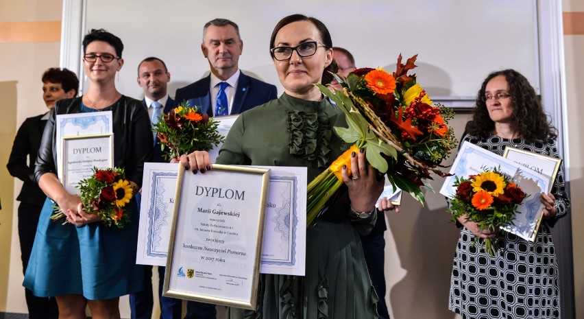 Maria Gajewska, wraz z innymi laureatami drugiej edycji...