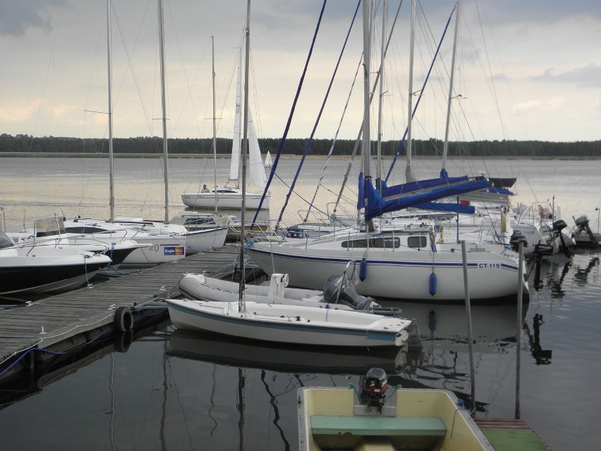 Podczas dnia otwartego Mariny Poraj można sprawdzić się w...