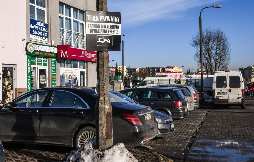 Parkowanie w okolicach targowiska przy ul. Pelplińskiej w...