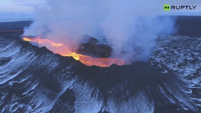Specyficzne położenie geograficzne Islandii sprawia ,że państwo to cechuje się wysoką aktywnością wulkanów.