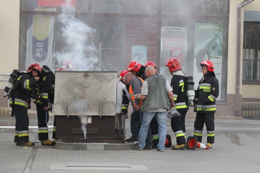 Kierowca zerwał zawór gazu na stacji paliw w Kielcach [WIDEO, zdjęcia]