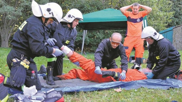 Tak udzielanie pierwszej pomocy ćwiczyli strażacy-ochotnicy  na ubiegłorocznych manewrach