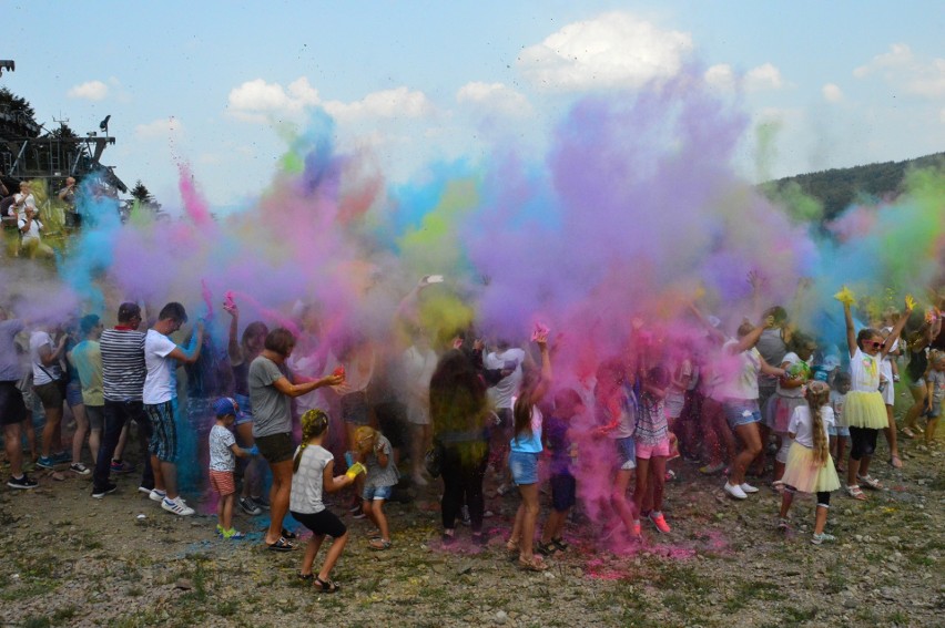 Holi Festival w Myślenicach. Kolorowe proszki w powietrzu [ZDJĘCIA]