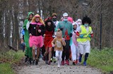 Bieg Sylwestrowy w Malborku. Pobiegli dla 7-letniej Julki w fantazyjnych przebraniach! [zdjęcia]