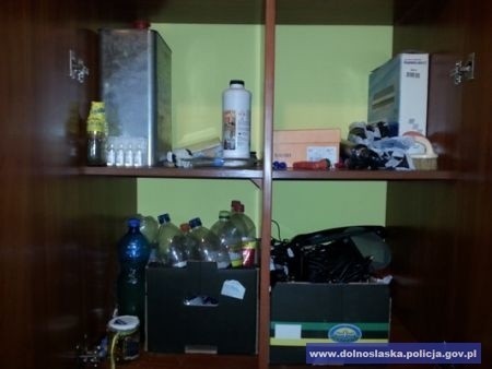 Dolny Śląsk: Policja zlikwidowała małą fabrykę metamfetaminy [ZDJĘCIA]