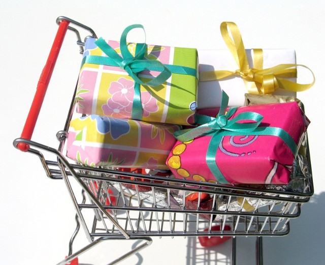 Dziś Dzień Bez Kupowania - w szaleństwie świątecznych zakupów staraj się nie nabywać rzeczy niepotrzebnych, które za chwilę wyrzucisz na śmieci. Fot. Stock