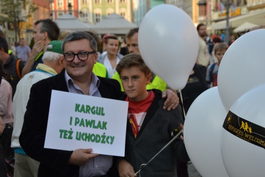 Wrocławianie wyrazili solidarność z uchodźcami. Pikieta w Rynku (ZDJĘCIA)