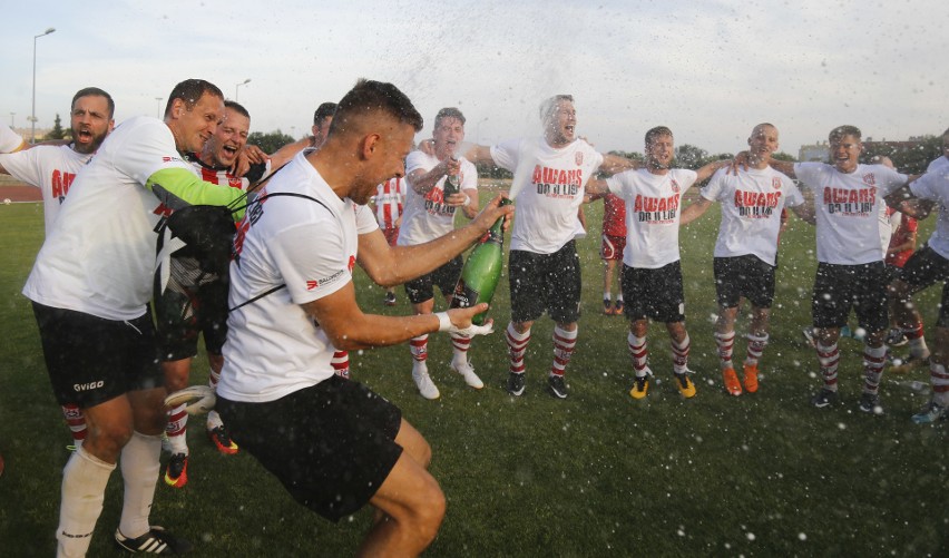 Na jedną kolejkę przed końcem sezonu 3 ligi, Resovia Rzeszów...