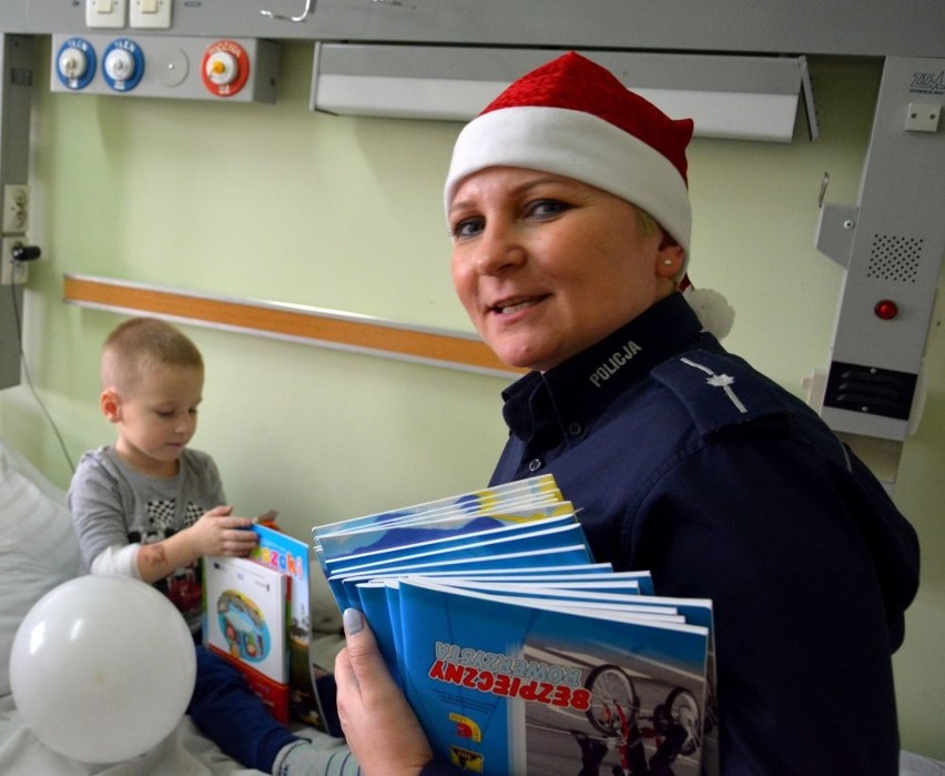 Policjanci Wydziału Prewencji Komendy Wojewódzkiej Policji w...