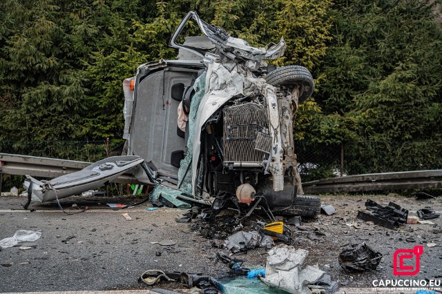 Policja szuka świadków wypadku na DK75 w Czchowie z 13.02.2023, w którym zginęły dwie osoby, a siedem zostało rannych