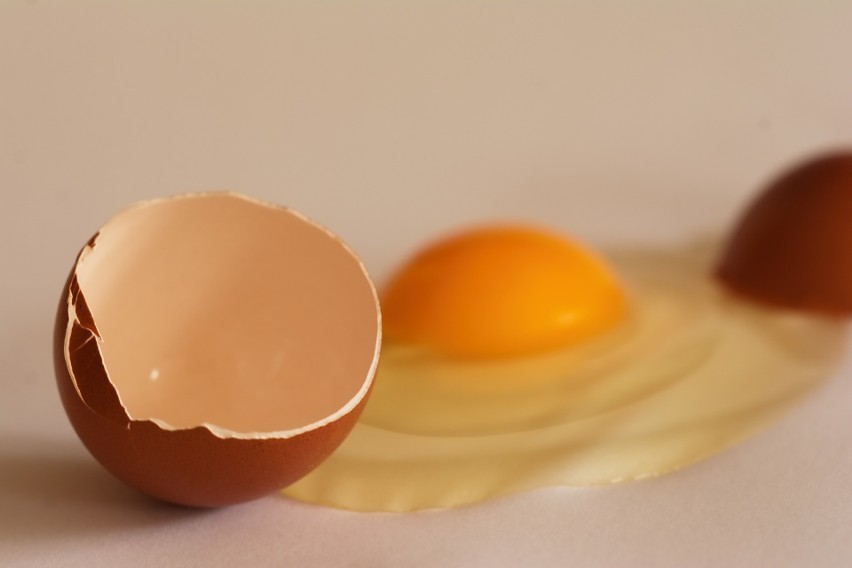 Jajka można przygotowywać na wiele sposobów. Są nie tylko...