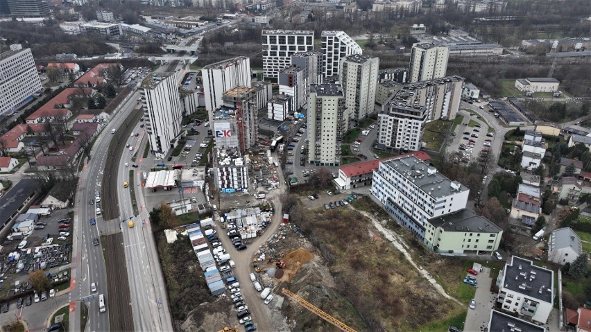 Kraków. Przy ul. Mogilskiej wyrosła druga Avia. Wciąż budowane są kolejne obiekty 